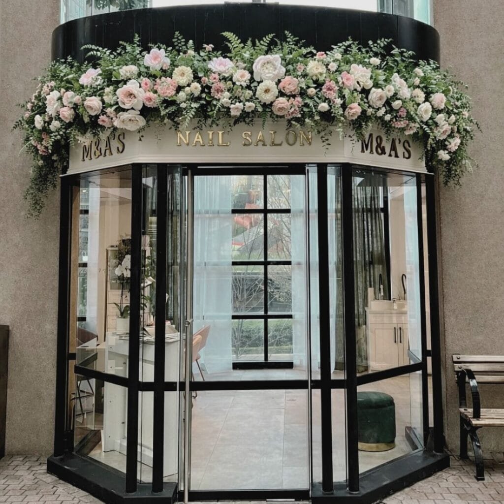 nail salon's Entranc image
