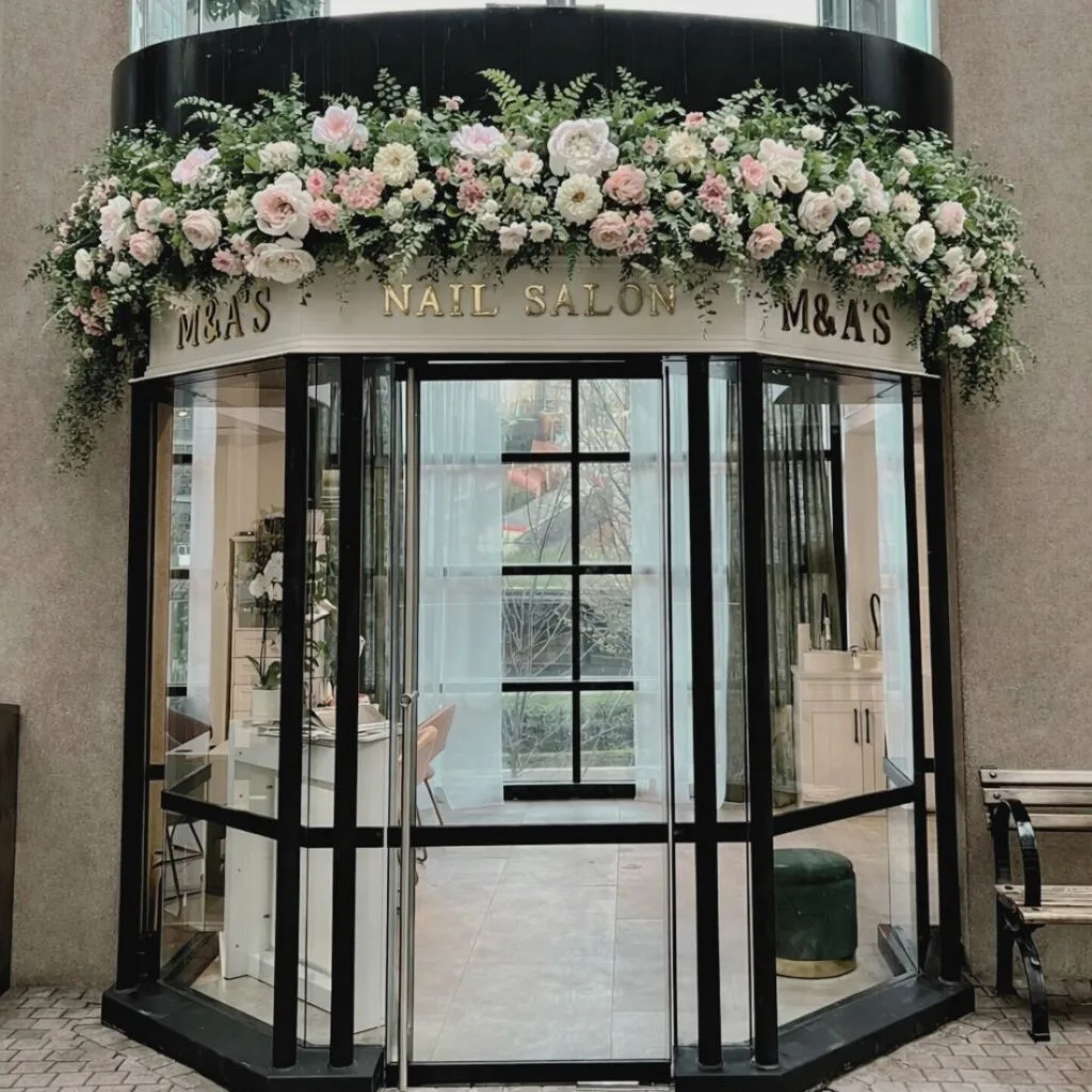 nail salon's Entranc image